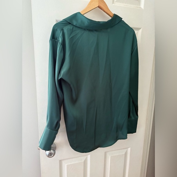 Zara NWT emerald green silky button long sleeve v-neck blouse - Picture 4 of 11